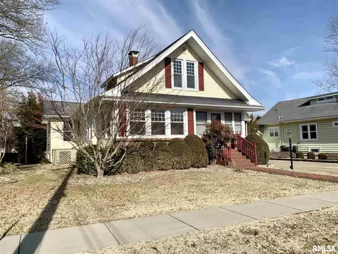 536 E Thorn St, Marion, IL 62959 photo 2