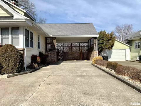 536 E Thorn St, Marion, IL 62959 photo 16