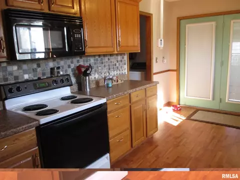 202 Mill St, Benton, IL 62812 photo 5