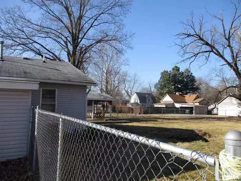 202 Mill St, Benton, IL 62812 photo 20