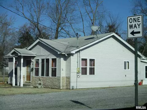 202 Mill St, Benton, IL 62812 photo 1