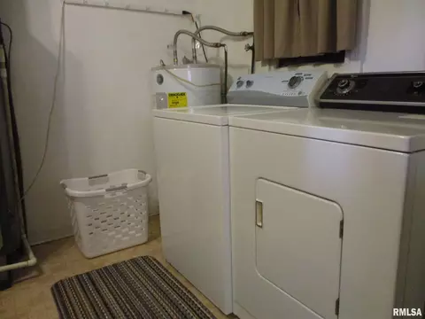 202 Mill St, Benton, IL 62812 photo 15