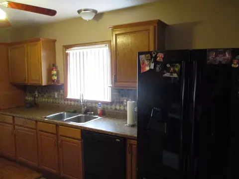 202 Mill St, Benton, IL 62812 photo 8