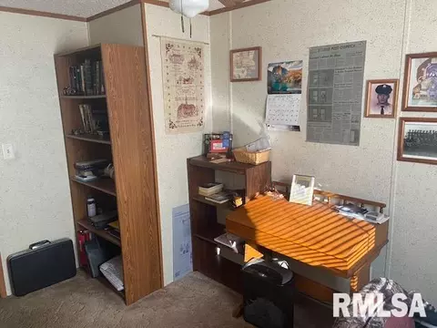 209 S Studell St, Benton, IL 62812 photo 6