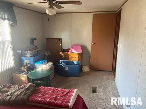 209 S Studell St, Benton, IL 62812 photo 11