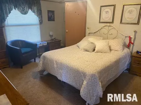 209 S Studell St, Benton, IL 62812 photo 12