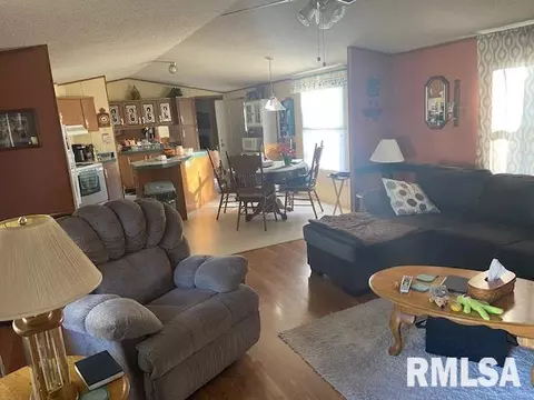 209 S Studell St, Benton, IL 62812 photo 16