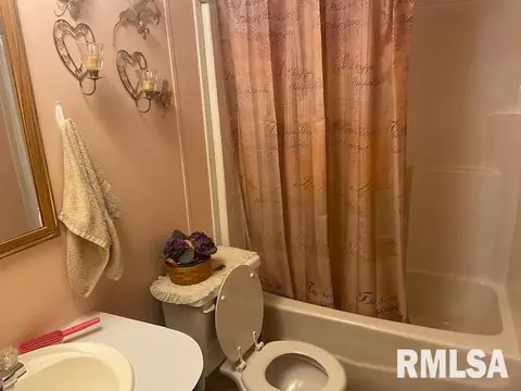 209 S Studell St, Benton, IL 62812 photo 9