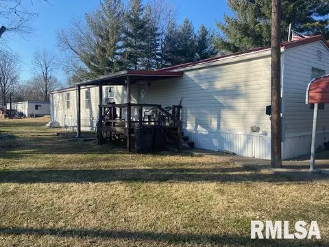 209 S Studell St, Benton, IL 62812 photo 3