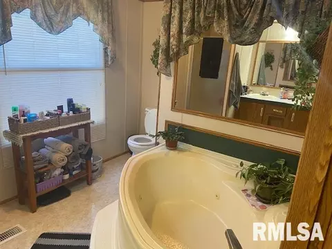 209 S Studell St, Benton, IL 62812 photo 13
