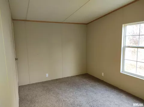 702 N Summit St, Carmi, IL 62821 photo 6