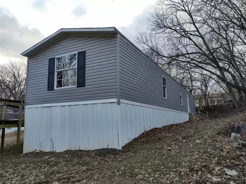 702 N Summit St, Carmi, IL 62821 photo 2
