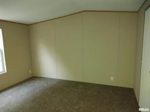 702 N Summit St, Carmi, IL 62821 photo 8