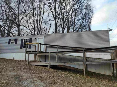 702 N Summit St, Carmi, IL 62821 photo 3