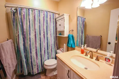 1107 Kathy St, Carmi, IL 62821 photo 9