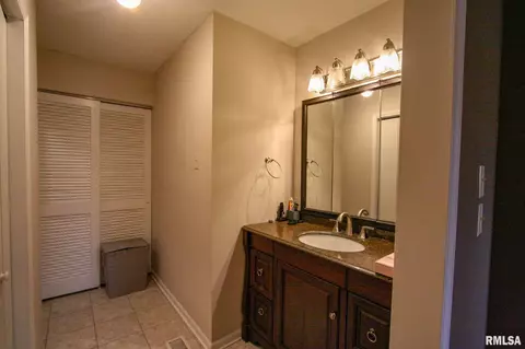 1107 Kathy St, Carmi, IL 62821 photo 13