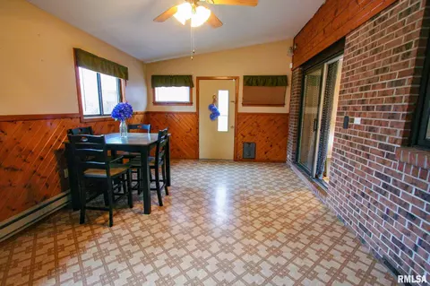 1107 Kathy St, Carmi, IL 62821 photo 15