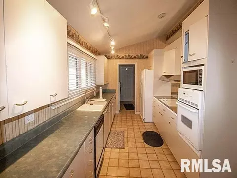 1024 E Calumet St, Centralia, IL 62801 photo 7