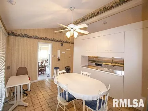 1024 E Calumet St, Centralia, IL 62801 photo 11