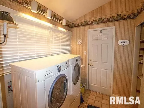 1024 E Calumet St, Centralia, IL 62801 photo 9