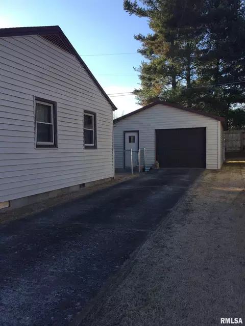 41 Orchard Dr, Herrin, IL 62948 photo 2