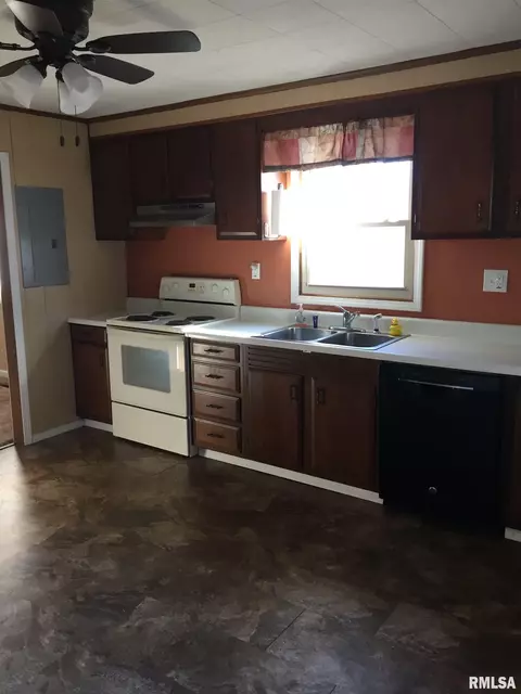 41 Orchard Dr, Herrin, IL 62948 photo 9