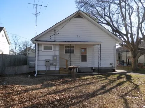 405 N 16th St, Herrin, IL 62948 photo 2