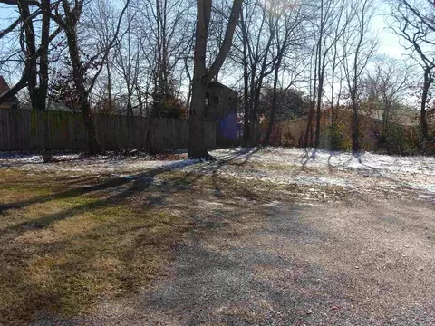 1121 Benton St, Eldorado, IL 62930 photo 10