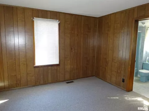 1121 Benton St, Eldorado, IL 62930 photo 8