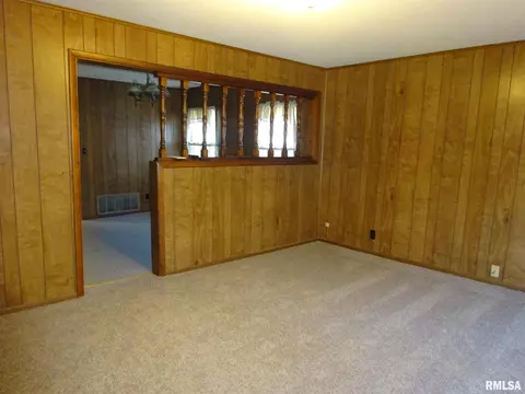 1121 Benton St, Eldorado, IL 62930 photo 3