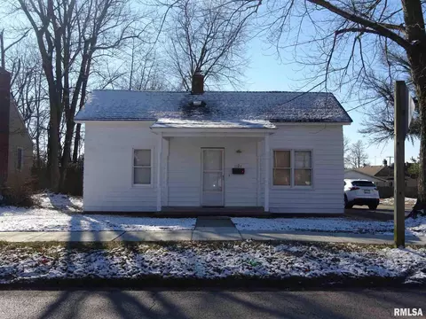 1121 Benton St, Eldorado, IL 62930 photo 1