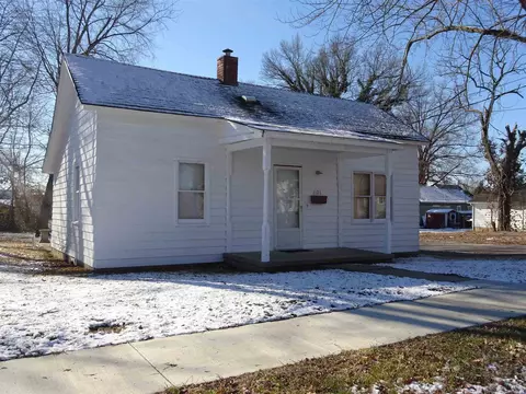 1121 Benton St, Eldorado, IL 62930 photo 2