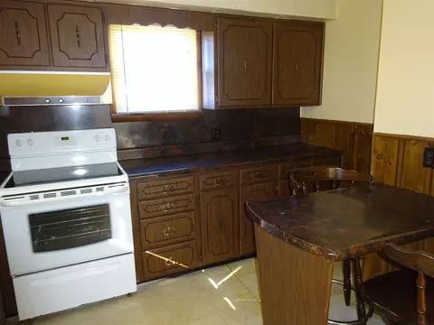 1121 Benton St, Eldorado, IL 62930 photo 5