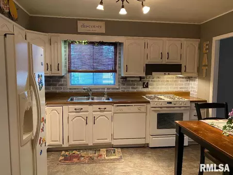 1335 S Pine St, Centralia, IL 62801 photo 8