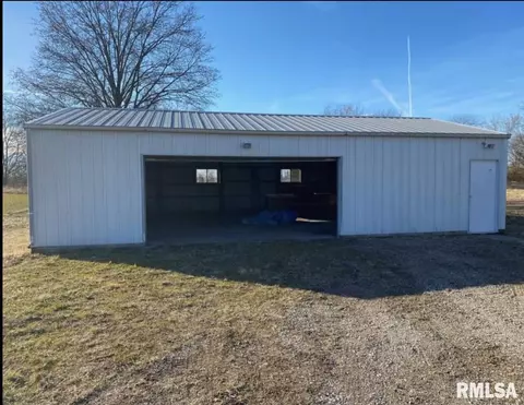 806 S 2nd St, Irvington, IL 62848 photo 4
