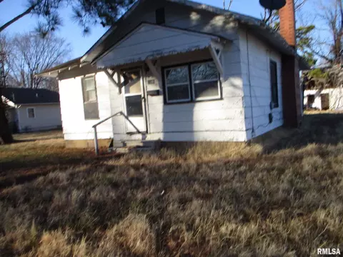 1109 E Webster Ave, Benton, IL 62812 photo 1