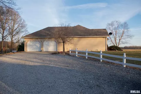 718 Moonglow Rd, Walnut Hill, IL 62893 photo 11