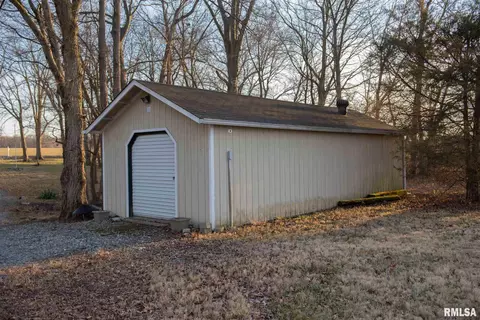 718 Moonglow Rd, Walnut Hill, IL 62893 photo 12
