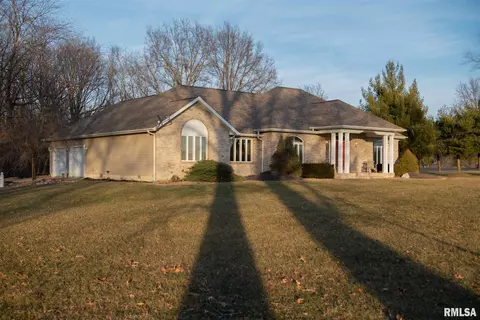 718 Moonglow Rd, Walnut Hill, IL 62893 photo 10