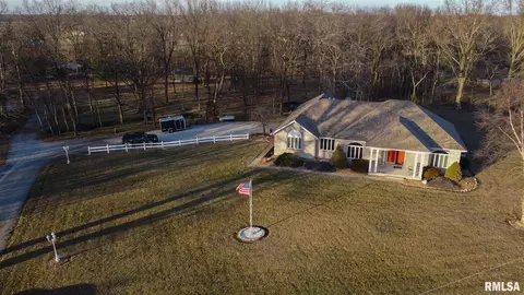718 Moonglow Rd, Walnut Hill, IL 62893 photo 2