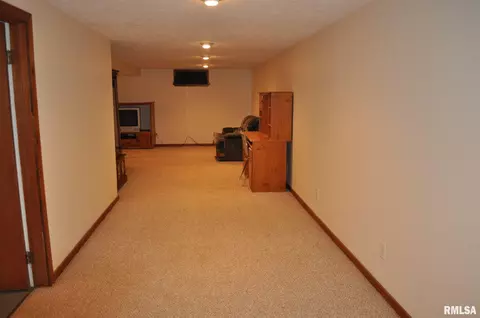 201 E 3rd St, Hoffman, IL 62250 photo 22