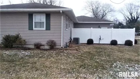 201 E 3rd St, Hoffman, IL 62250 photo 31