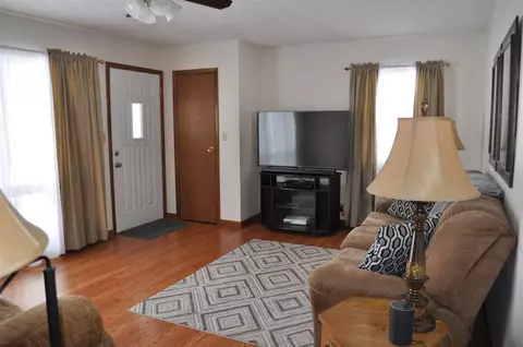 201 E 3rd St, Hoffman, IL 62250 photo 5