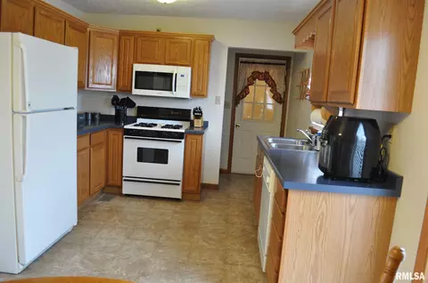 201 E 3rd St, Hoffman, IL 62250 photo 11