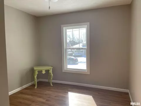 205 Douglas St, Anna, IL 62906 photo 10