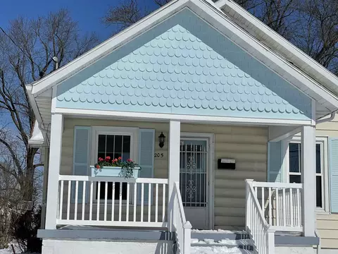 205 Douglas St, Anna, IL 62906 photo 2