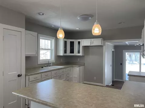 205 Douglas St, Anna, IL 62906 photo 9