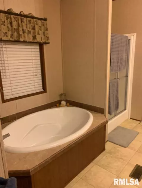 9908 E Webb Rd, Mount Vernon, IL 62864 photo 12