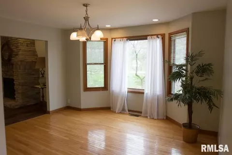 327 Ash St, Cobden, IL 62920 photo 9