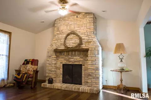 327 Ash St, Cobden, IL 62920 photo 6